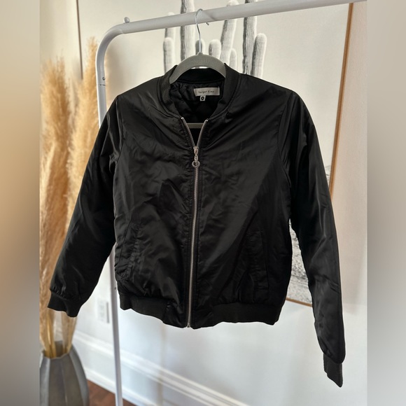 Harper & Me bomber jacket, size XS. Shorter length, zipper front, quilted inside - Picture 7 of 7